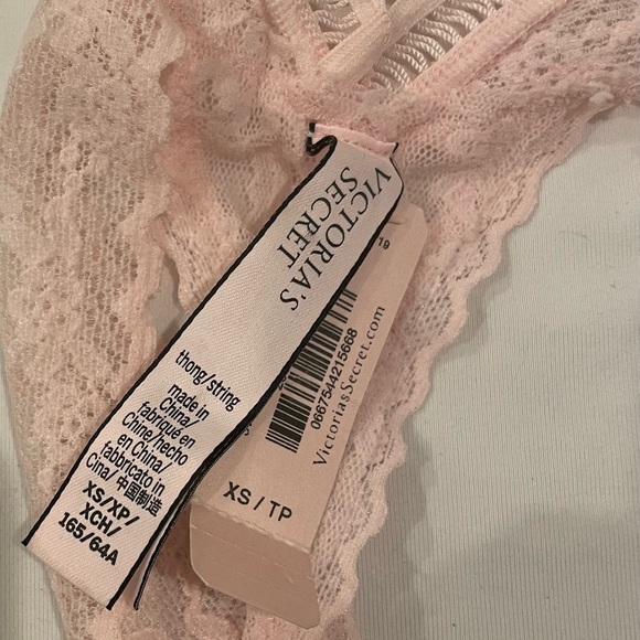 NEW WITH TAGS VICTORIA’S SECRET SIZE XS 2 PK OF TONGS IN BABY PINK AND BLACK - Picture 8 of 8